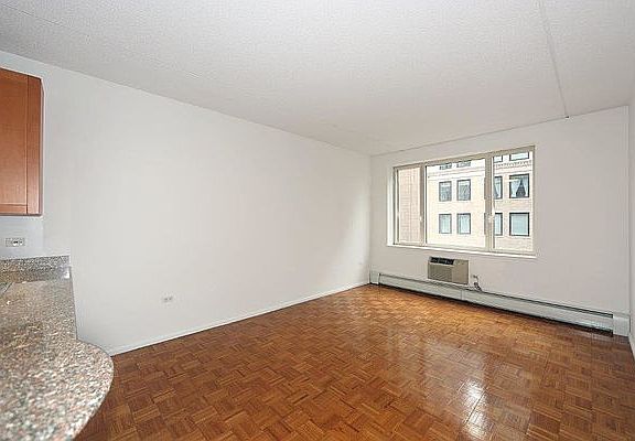 4th image of 95 Worth St #1507