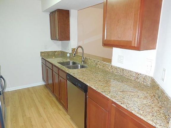 5th image of 204 16th St Unit E