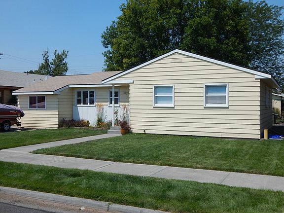 2nd image of 834 S Hawthorne Dr