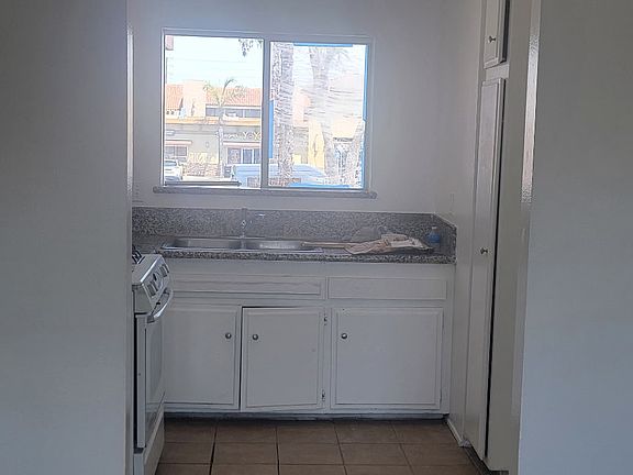 3rd image of 2178 W Alameda Ave #3