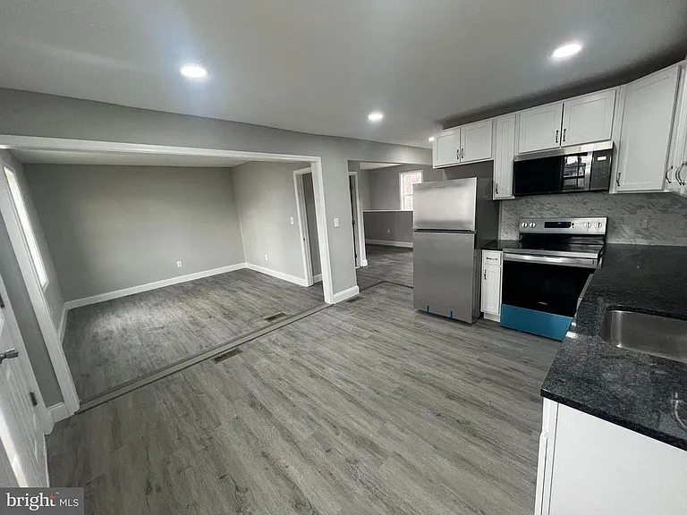 7967 Foster Ave — Photo 8