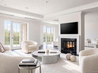 3000 Royal Ct UNIT 3211, North Hills, NY 11040
