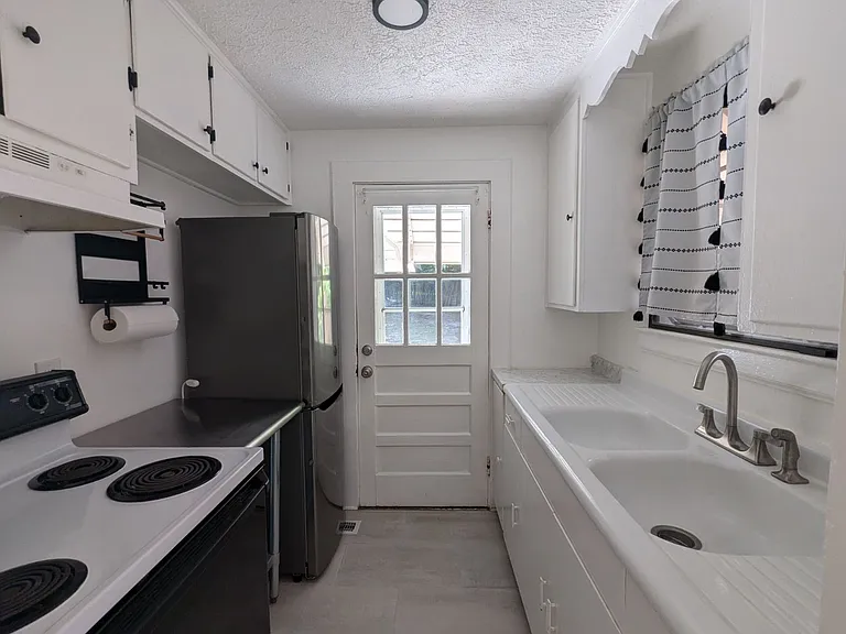 1504 Juniper St — Photo 14