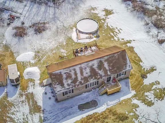 3rd image of 380 West Rd