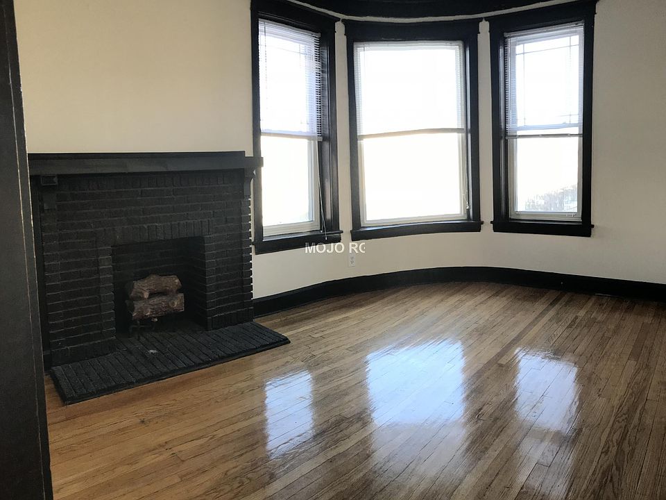 1st image of 3054 3058 N Greenview #3