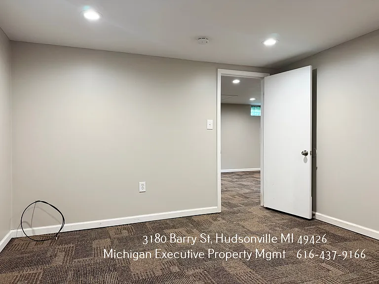 3180 Barry St — Photo 29
