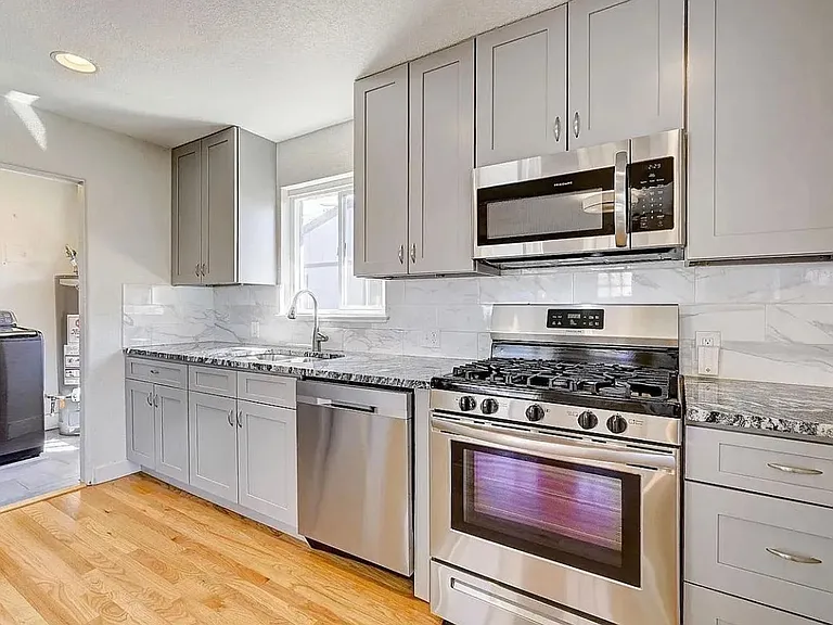 5190 E 33rd Ave — Photo 3