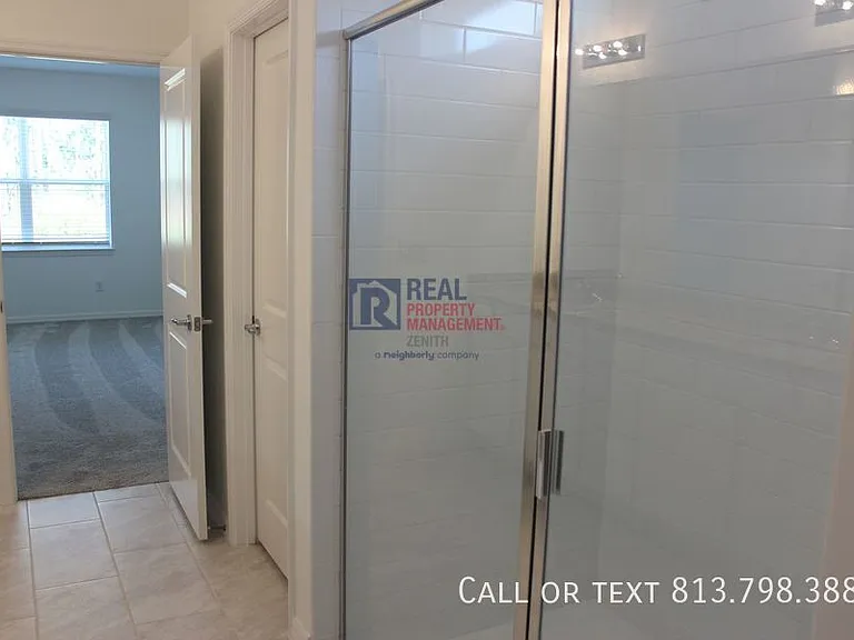 3911 N Maryland Ave — Photo 35