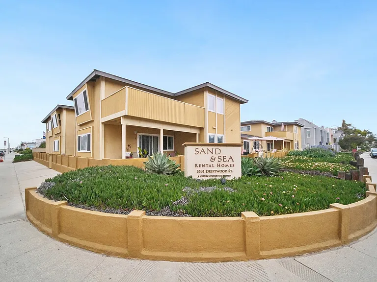 Sand and Sea Apartments — Photo 13