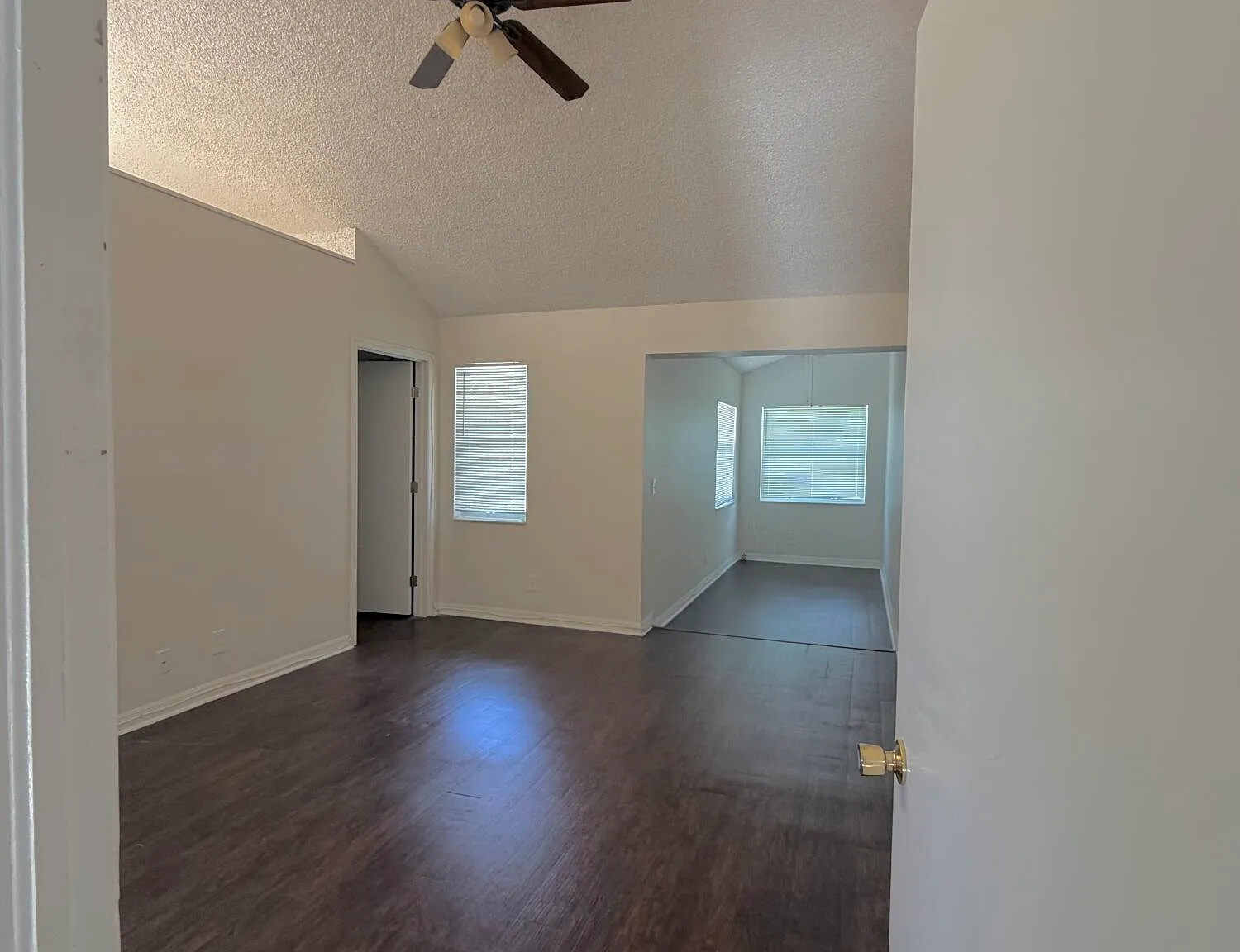 3 bed, 2.0 bath, 1660 sqft, $2,500 — Photo 4