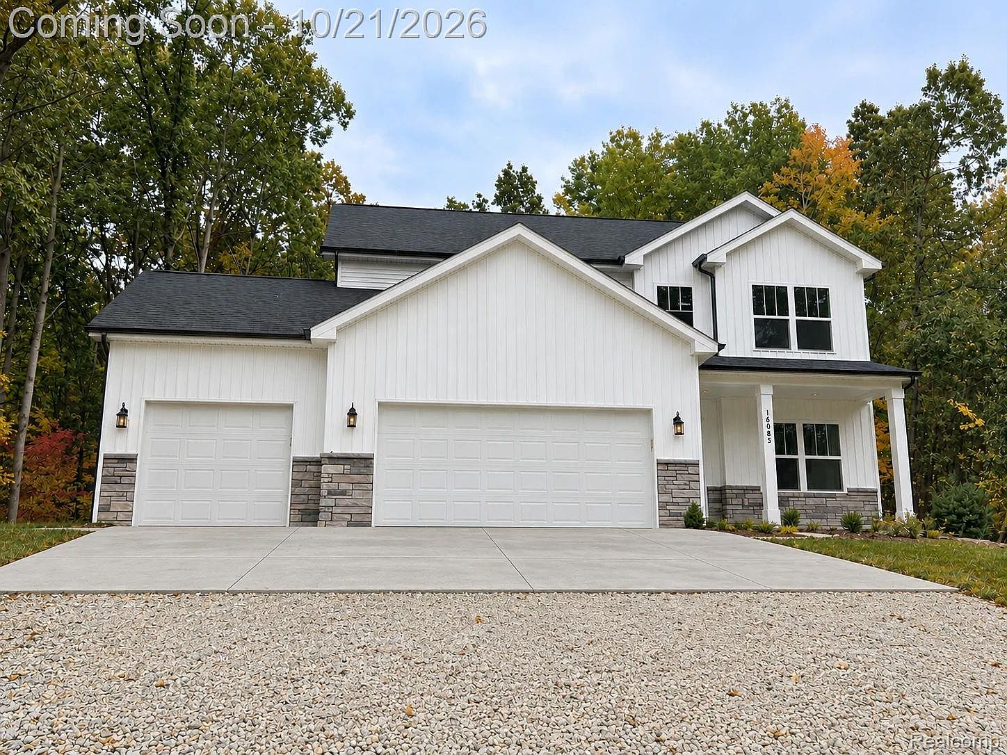16085 Catalpa Ridge Dr, Holly, MI 48442