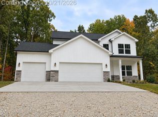 16085 Catalpa Ridge Dr, Holly, MI 48442
