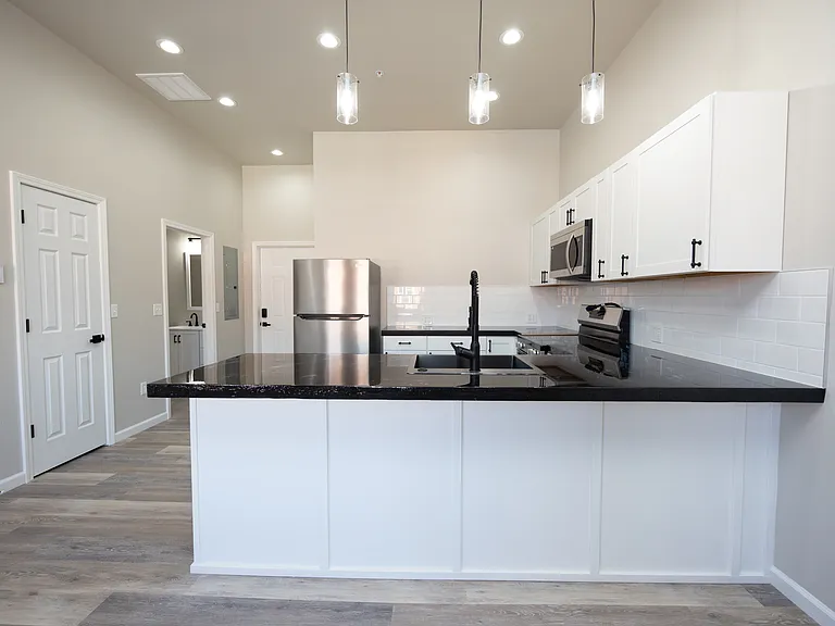 201 E Grand Ave #2 — Photo 8