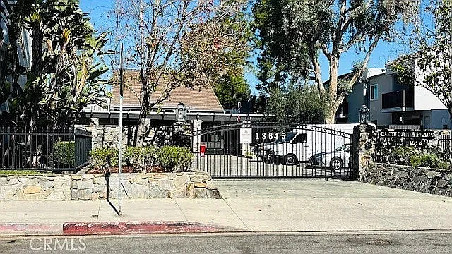 2 bed, 1.5 bath, 830 sqft, $2,595 — Photo 1
