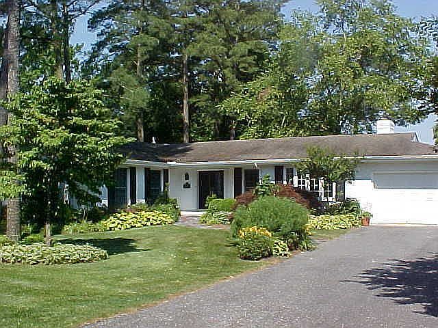 Front of waterfront rancher