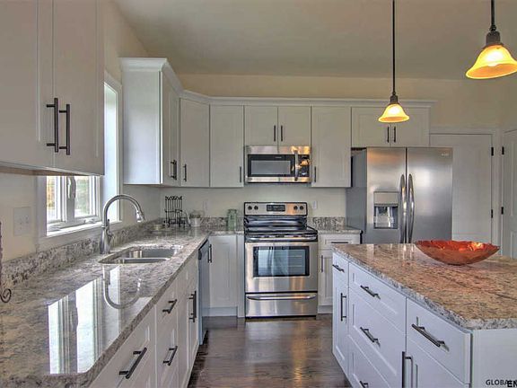 3rd image of 471 Morgan Ct