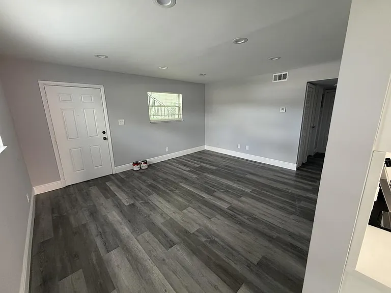320 SW 1st St #D-4 — Photo 6