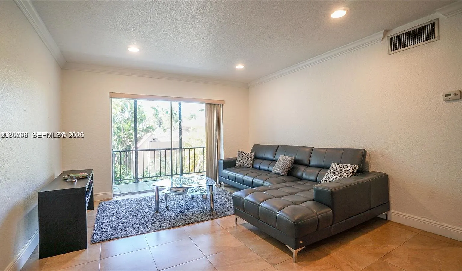 Venetian Palms Condo — Photo 2