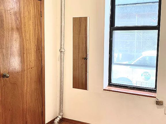 5th image of 240 E 9th St APT 1