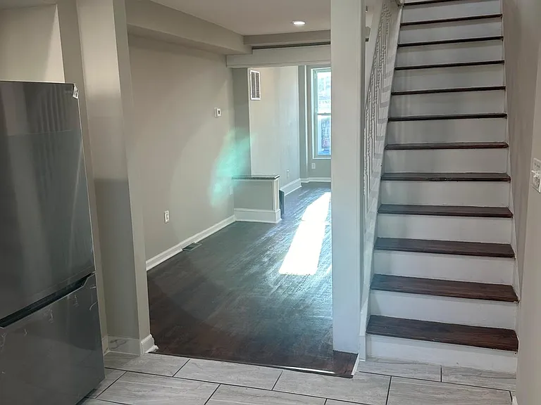 1204 W Cross St — Photo 8