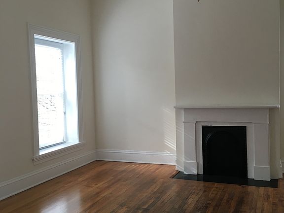 4th image of 129 S Sycamore St