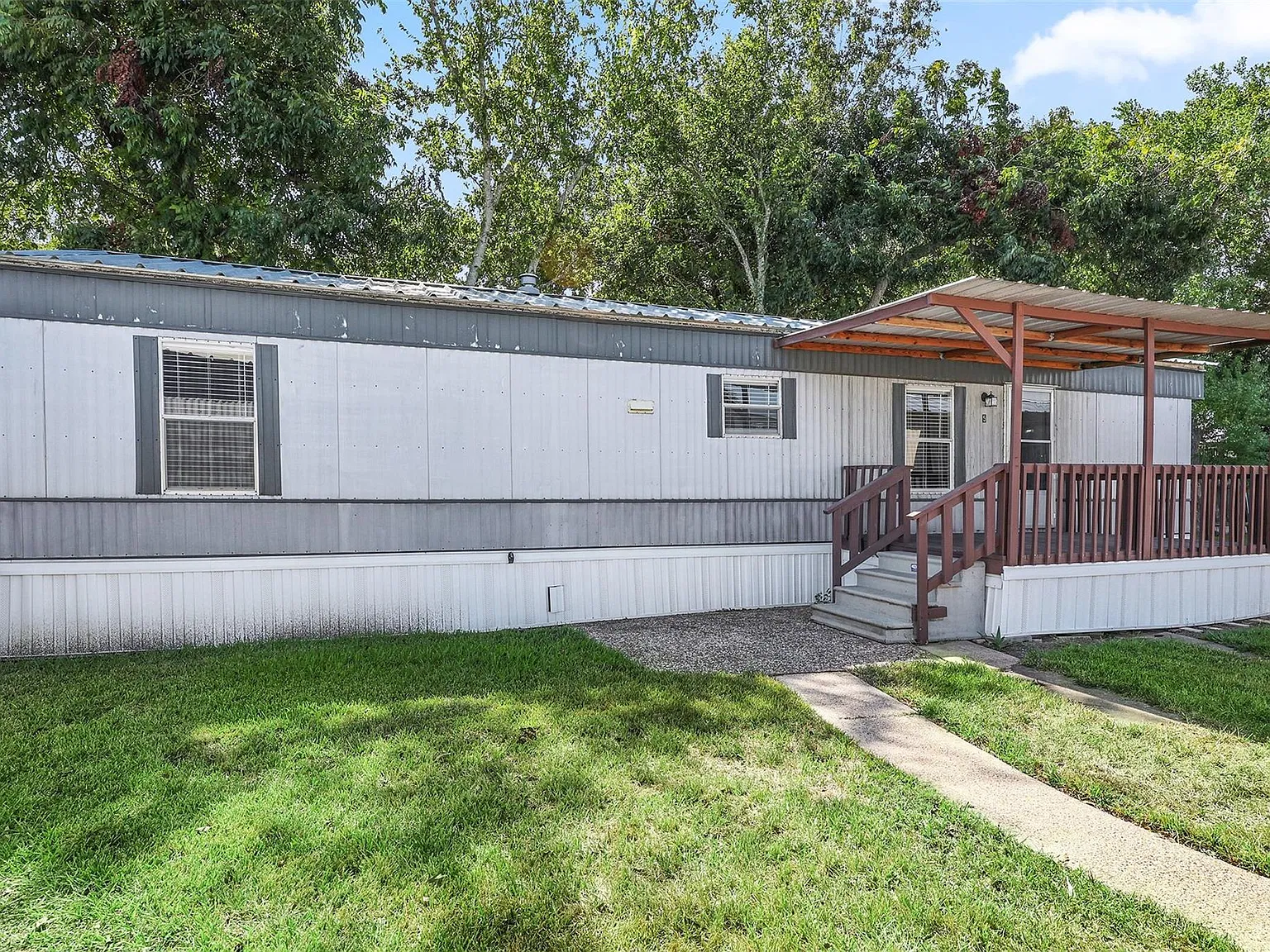 2 bed, 1.0 bath, 728 sqft, $1,100 — Photo 2