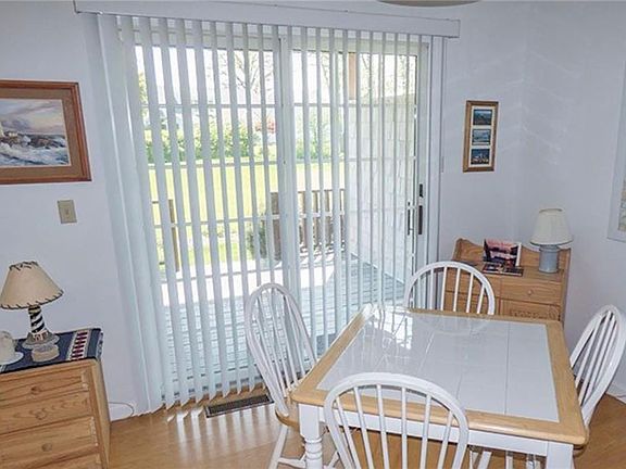 5th image of 111 W Lakeshore Dr Unit E
