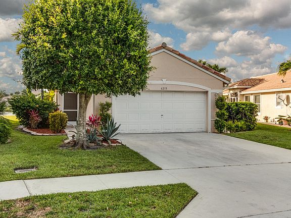 3rd image of 6213 Willoughby Cir