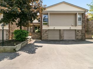 1949 Pembridge Pl, Detroit, MI 48207