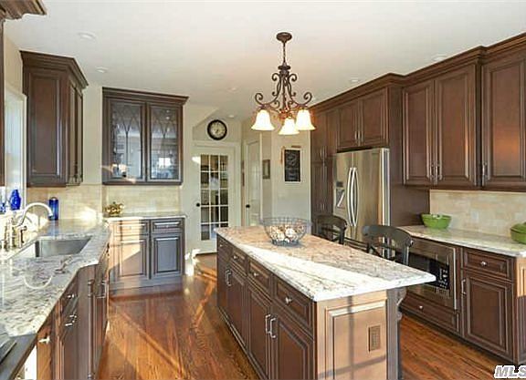4th image of 382 N Village Ave