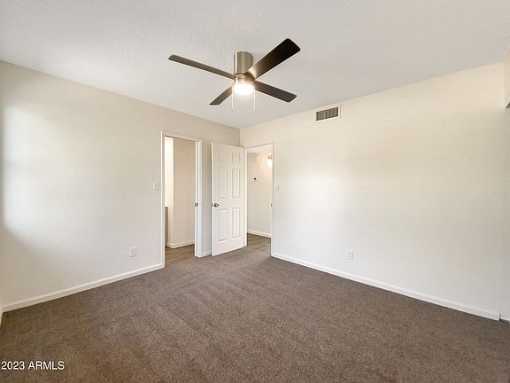5th image of 636 E GLADE Avenue
