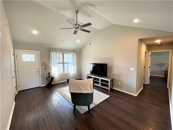 3rd image of 1 Stowehead Ln