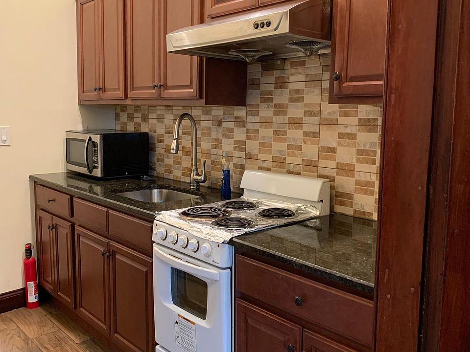 1st image of 4428 Chestnut St Floor 3