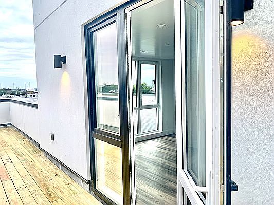 4th image of 198 Kingsland Ave #5