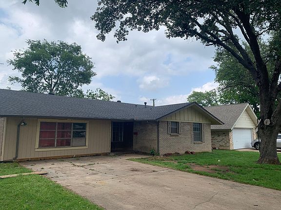 2nd image of 2311 Greenbrier Dr