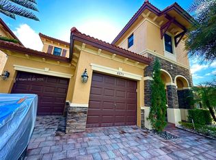 8875 NW 99th Ct, Doral, FL 33178