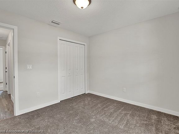 4th image of 1711 Iris Ave