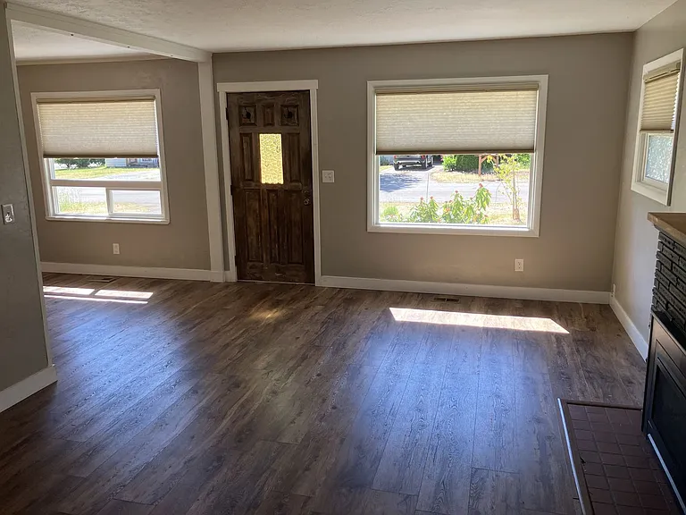 3864 Bartlett Dr SE — Photo 3