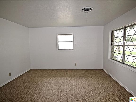 3rd image of 3701 Sherwood Ln