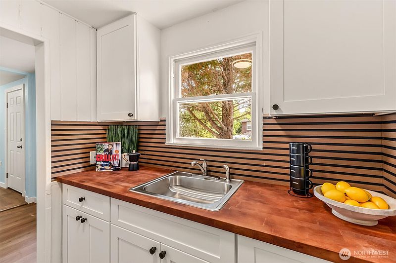 5th image of 17024 8th Avenue NE