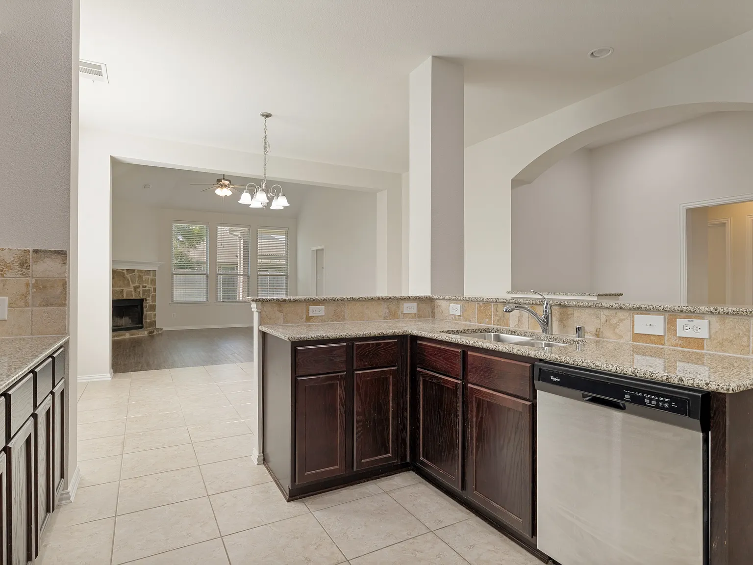 3 bed, 2.5 bath, 2076 sqft, $2,600 — Photo 4