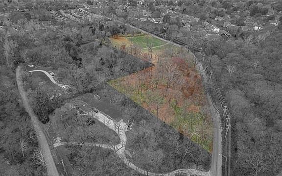 3rd image of 6701 N Green Hills Rd