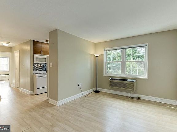 3rd image of 2239 Farrington Ave APT 302