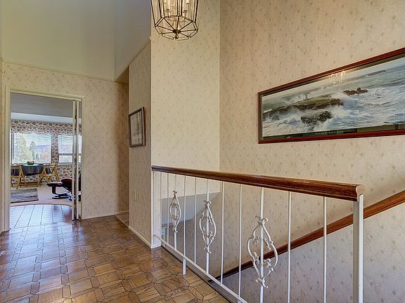 2nd image of 506 Hillcrest Dr