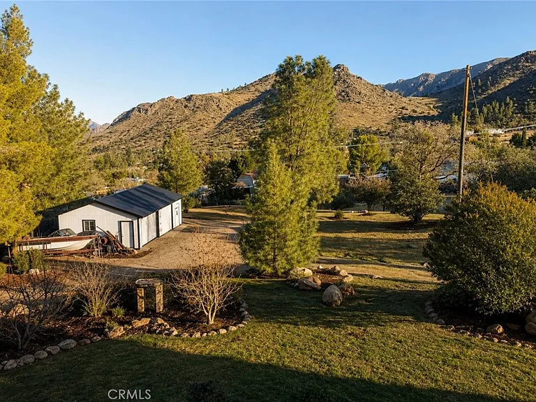 216 Kearns Dr — Photo 2