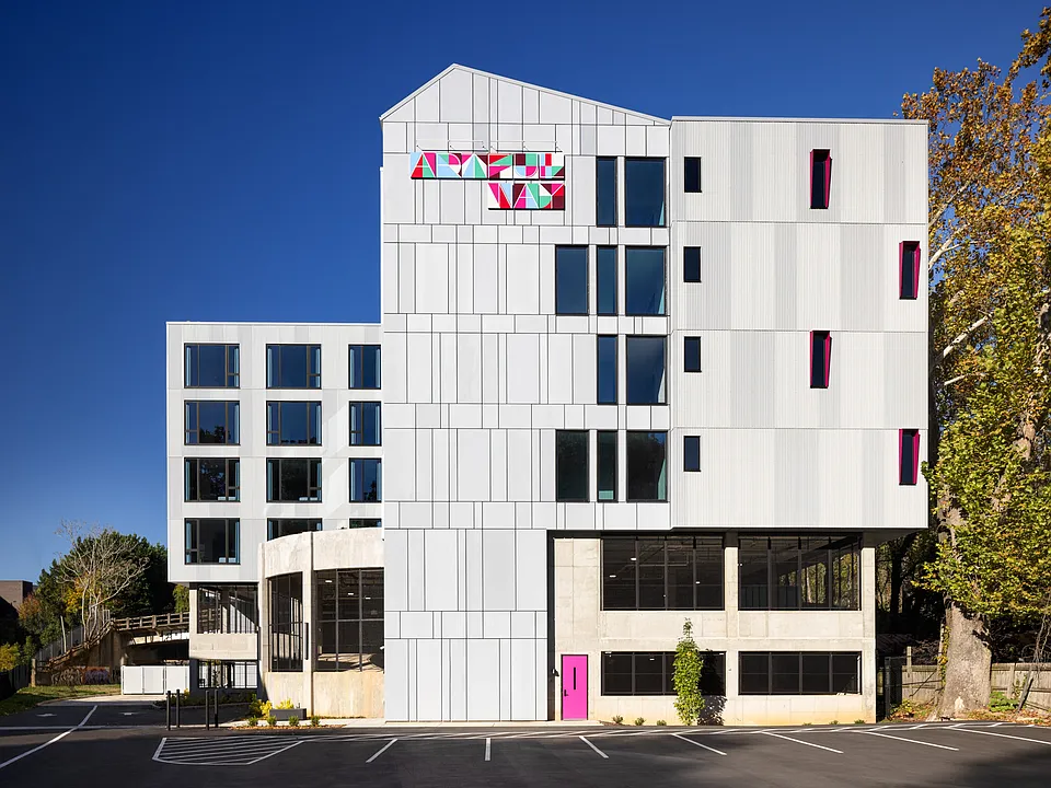 Building Photo 3