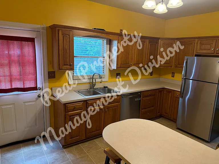 701 S Columbia Ave — Photo 6