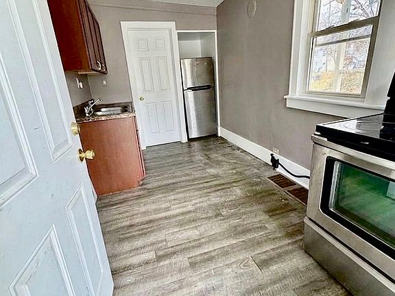 2nd image of 442 E Thornton St APT 3