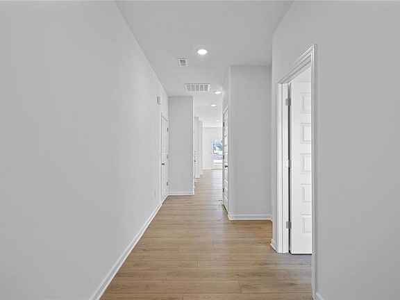 4th image of 22 Willow Cir