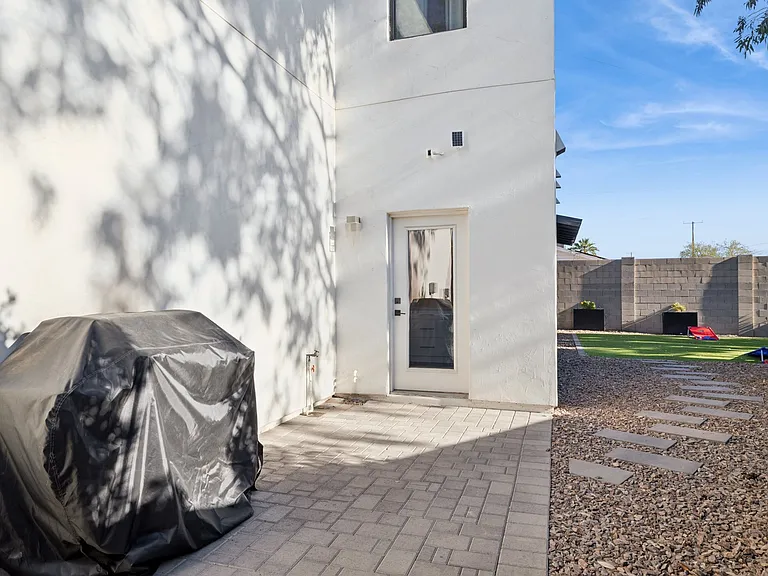 1923 E Monterey Way — Photo 24